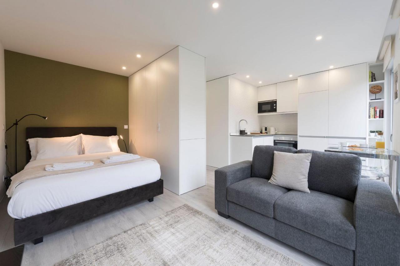 Lovelystay - Modern Loft With Gym & Free Parking Minutes Away From Cbd Porto Exterior photo