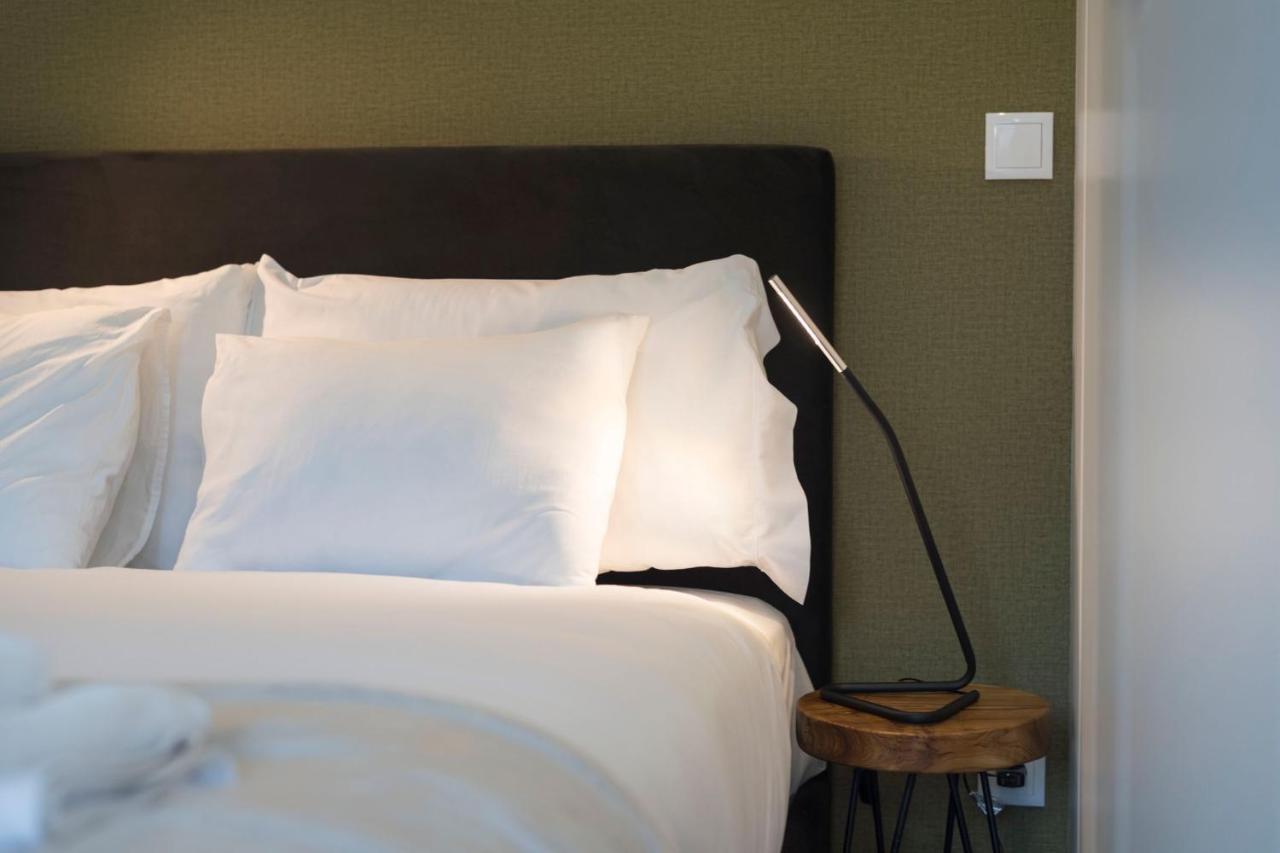 Lovelystay - Modern Loft With Gym & Free Parking Minutes Away From Cbd Porto Exterior photo