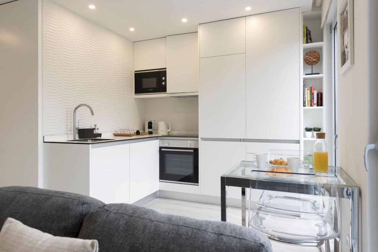 Lovelystay - Modern Loft With Gym & Free Parking Minutes Away From Cbd Porto Exterior photo