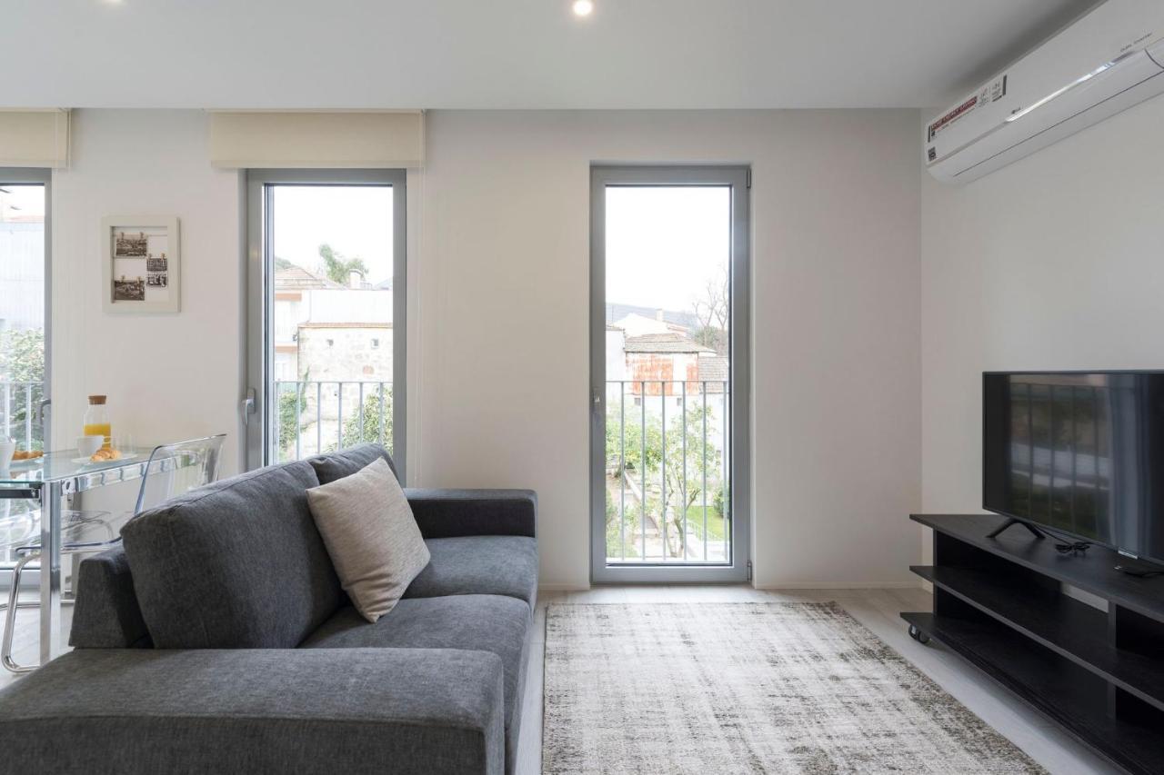 Lovelystay - Modern Loft With Gym & Free Parking Minutes Away From Cbd Porto Exterior photo